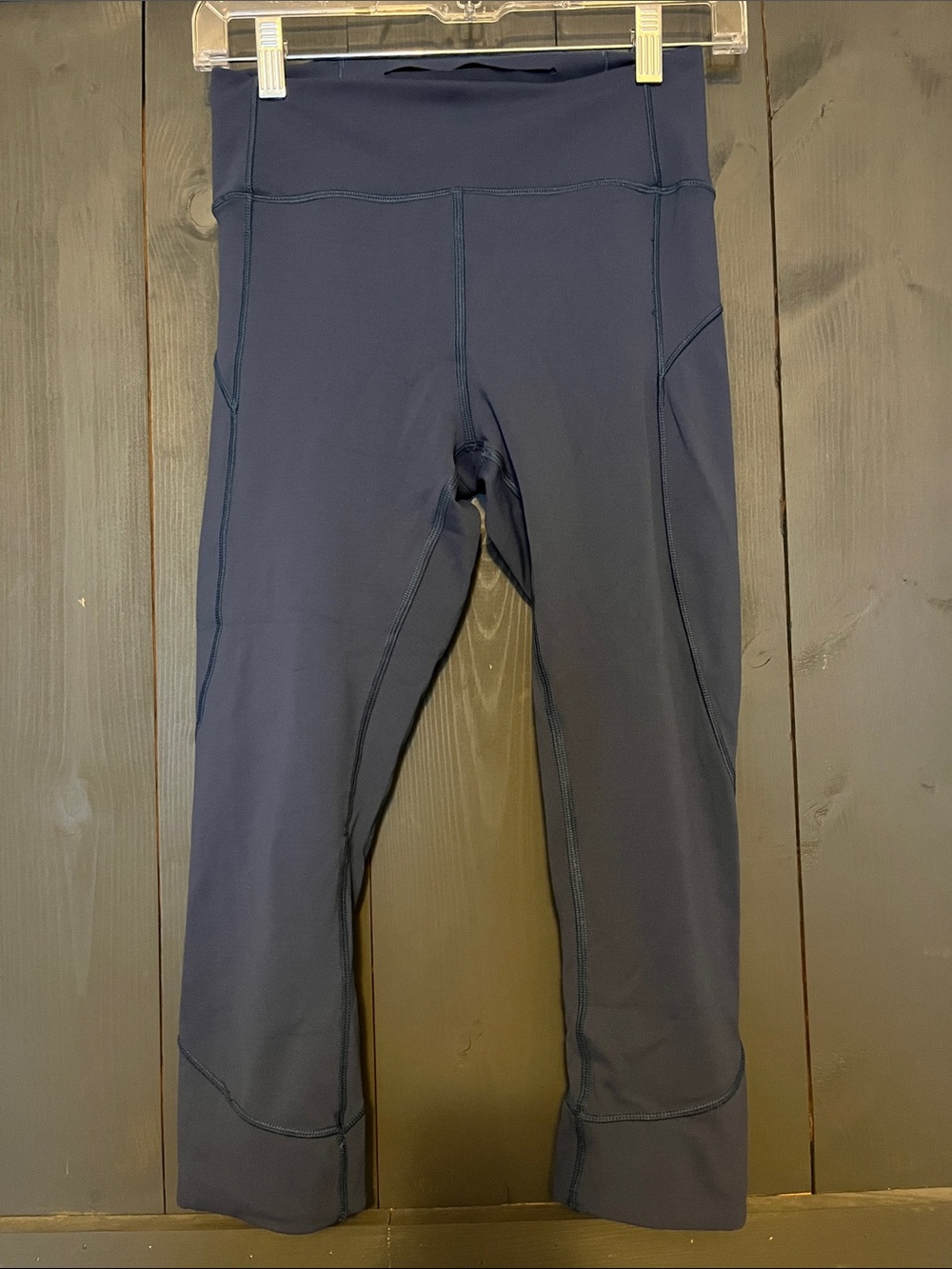 lululemon athletica women’s Navy Capri Leggings